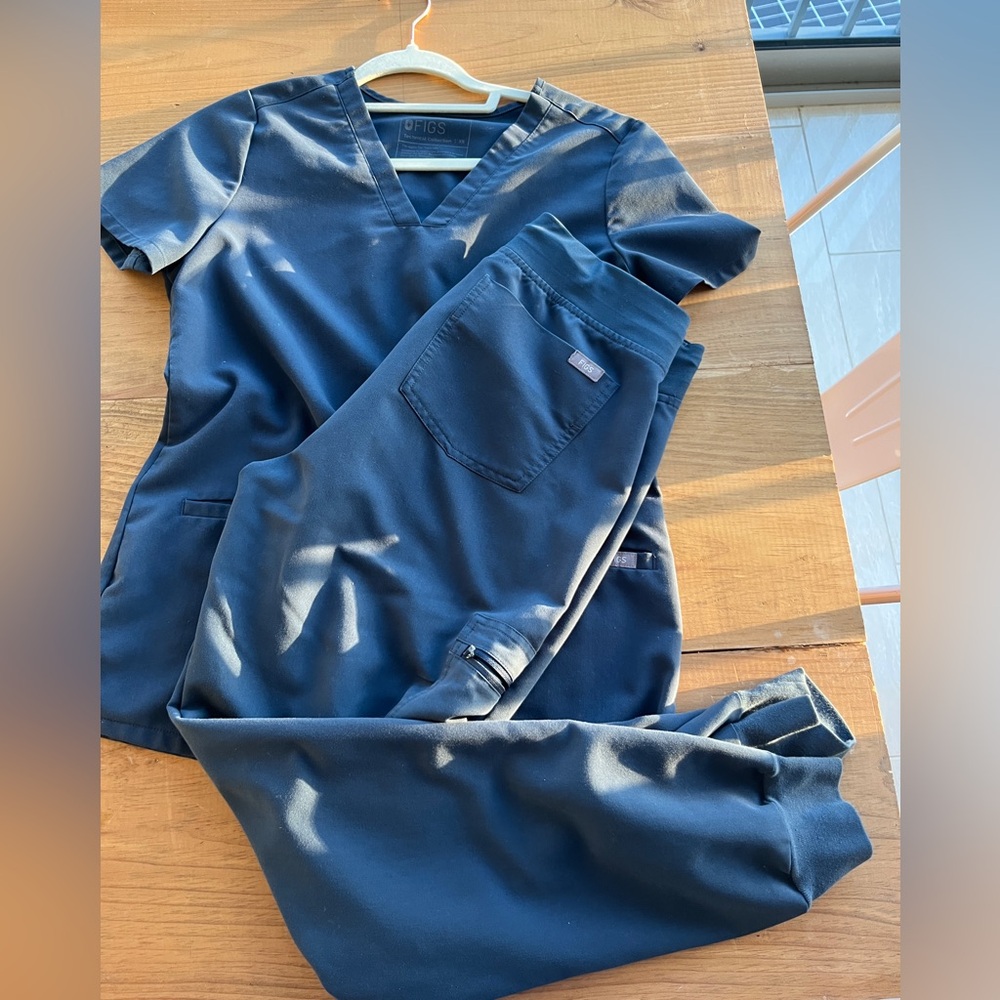 Dark Harbor Figs Scrubs